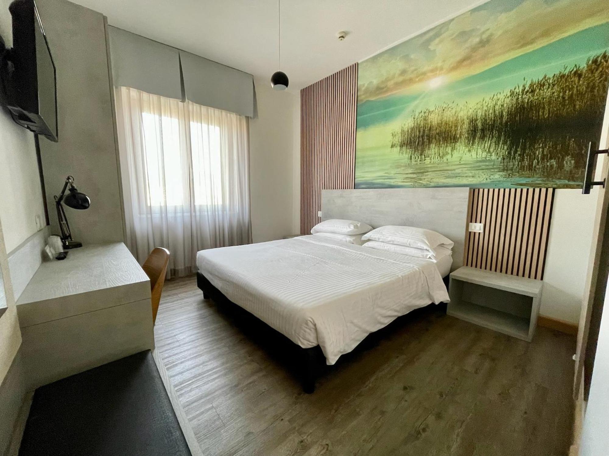 B City Hotel Бардолино Экстерьер фото