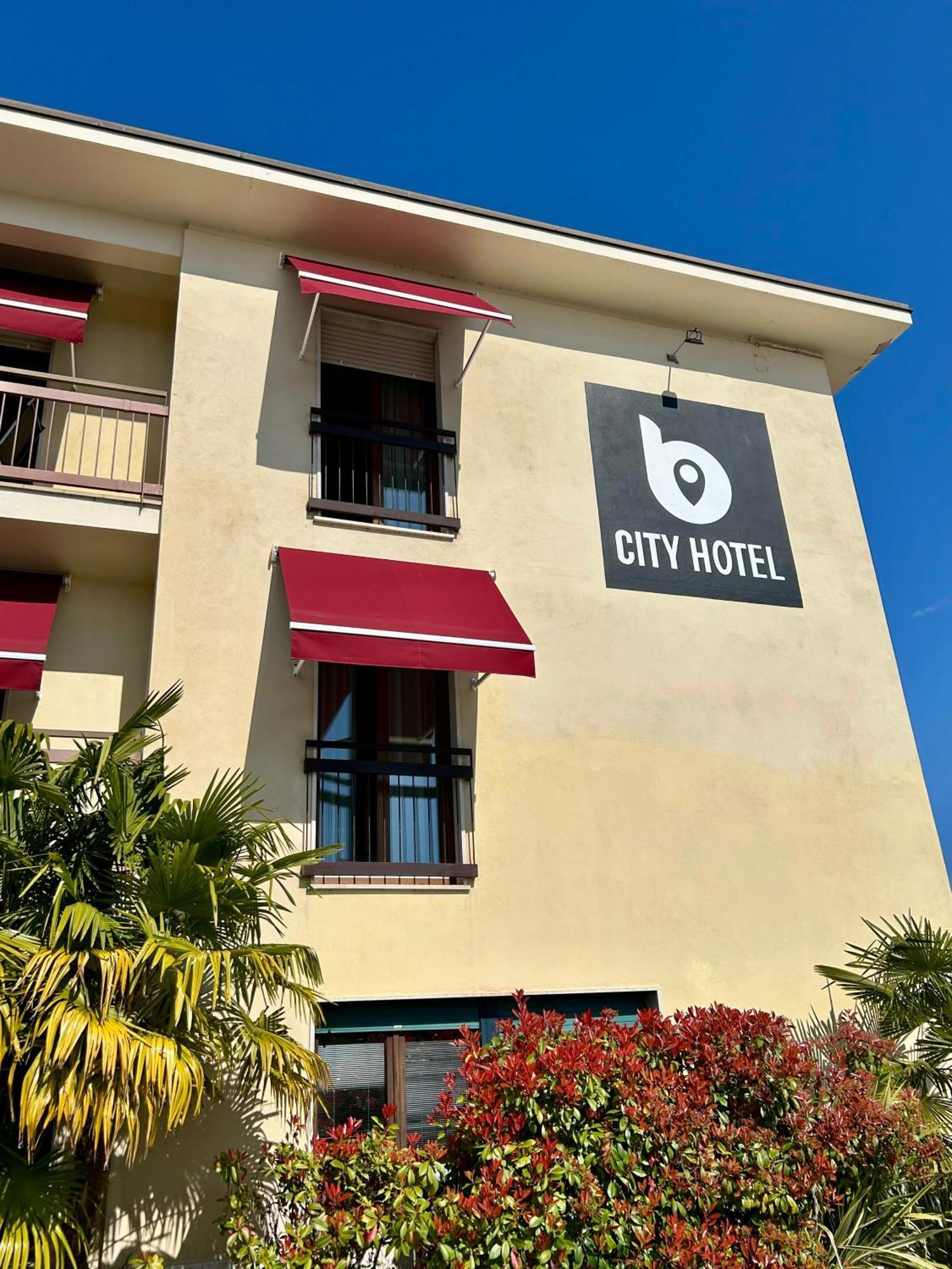 B City Hotel Бардолино Экстерьер фото