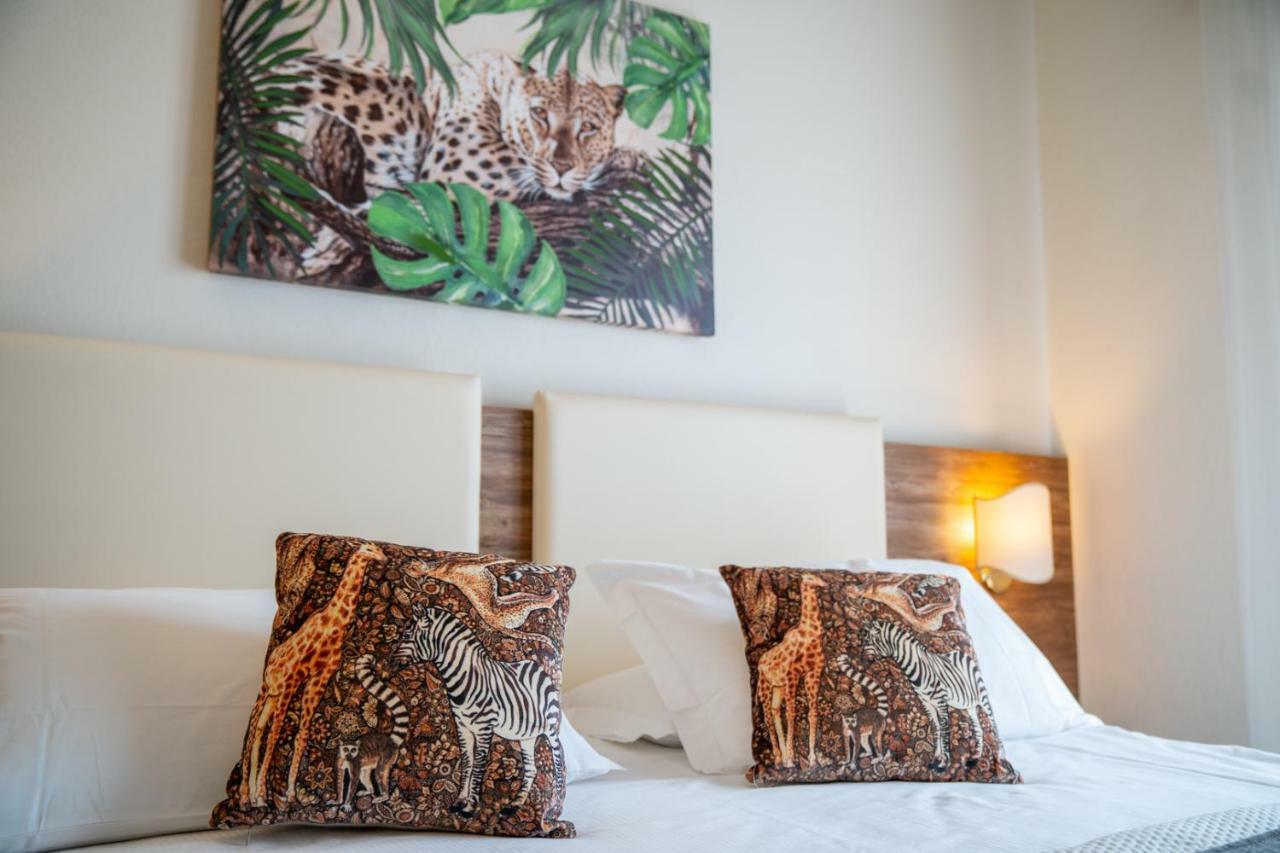 B City Hotel Бардолино Экстерьер фото
