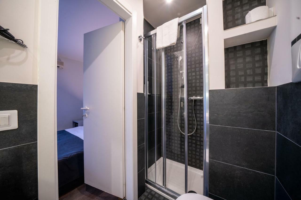 B City Hotel Бардолино Экстерьер фото