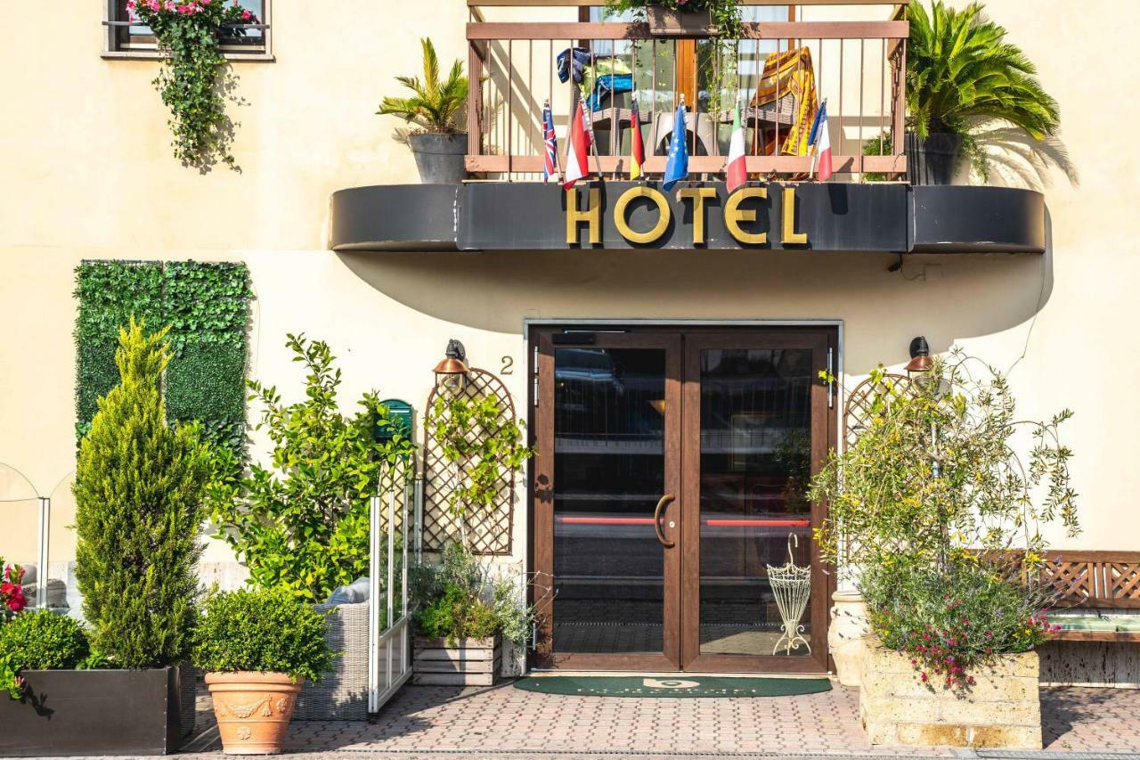 B City Hotel Бардолино Экстерьер фото