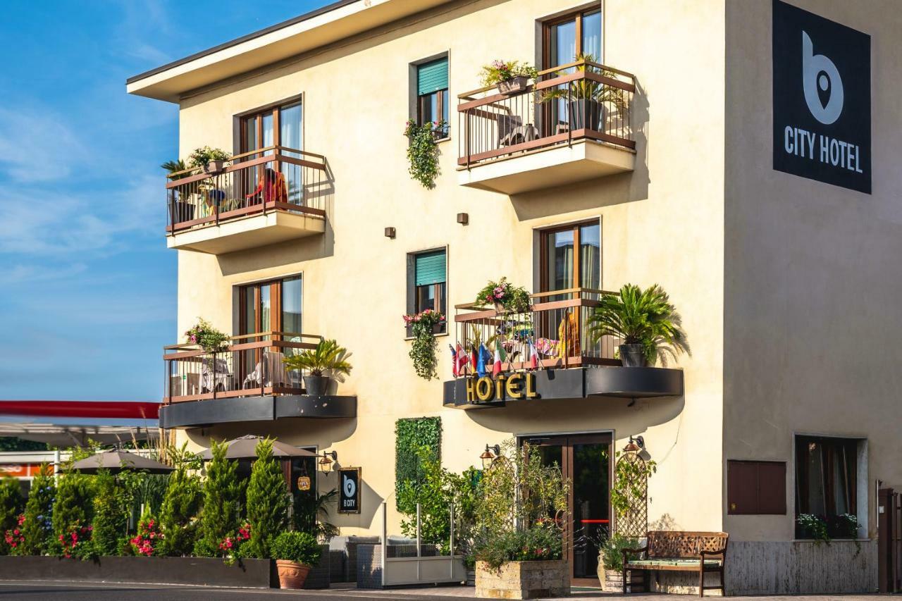 B City Hotel Бардолино Экстерьер фото